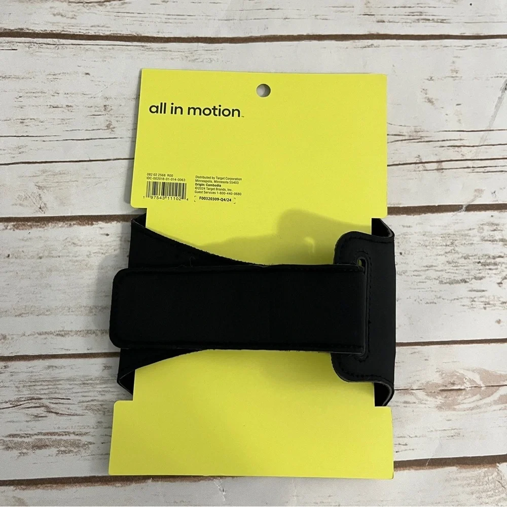 All in Motion Black Smartphone Armband Fits up‎ to 6.1” phone new